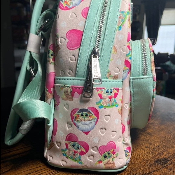 Loungefly Valentines Day Grogru backpack and wallet - Picture 6 of 12